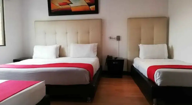 Трёхместный номер Standard American Deluxe Hotel BC
