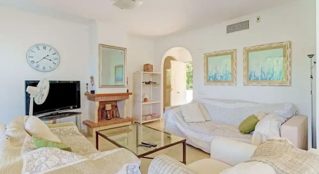 Modern Villa in a Beautiful Resort of Costa Blanca, Забронировать Курортный отель Отели Альтеа с парковкой, рядом с Русская православная церковь Св. Архангела Михаила в Альтее, Парковка