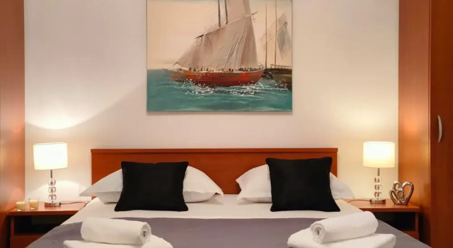 A2 Beachfront apt With big Terrace and sea View, Varaa Huoneisto Hotellit Strožanac pysäköinnillä, Pysäköinti
