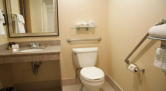 Номер Standard Best Western Plus Burlington Inn & Suites