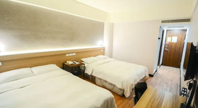 Четырёхместный номер Classic New World Hotel