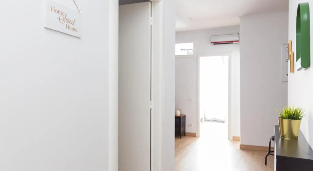 Апартаменты Lovely and Convenient Sagrada Familia Apartment