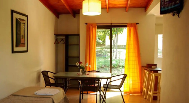 Четырёхместный люкс с видом на сад Amaikén Suites