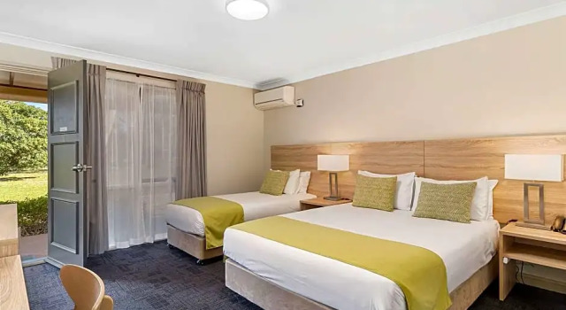 Трёхместный номер Standard Quality Inn Carriage House