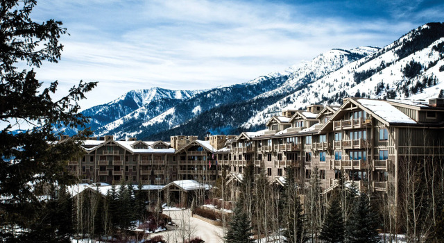 Four Seasons Resort and Residences Jackson Hole, Забронировать Курортный отель Курортные отели Титон-Вилидж, рядом с Горнолыжный курорт Jackson Hole Mountain, Курортный отель