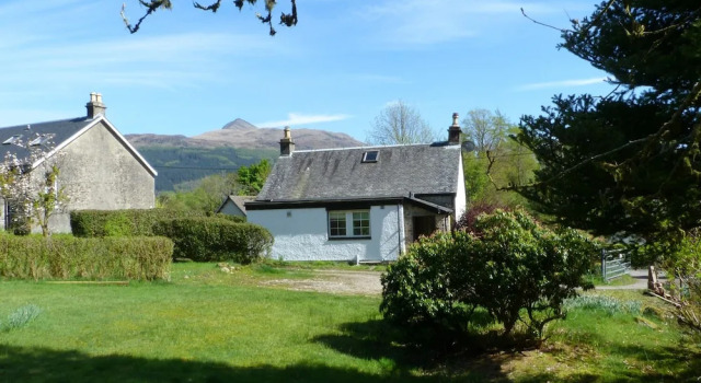 West Cottage, Забронировать Дом для отпуска Отели Glasgow & The Clyde Valley с парковкой, Парковка
