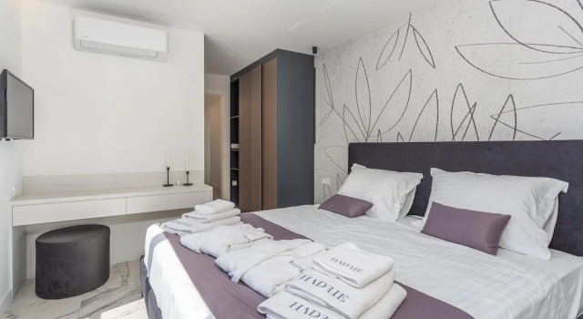 Beautiful Apartment in Malinska With Outdoor Swimming Pool, Wifi and 3 Bedrooms, Varaa Huoneisto Hotellit Kvarner Islands uima-altaalla, Uima-allas