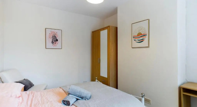 Cheerful 3 bedroom home with free parking and WIFI, Забронировать Апартаменты/квартира Честер Чешир, рядом с Больница Countess of Chester