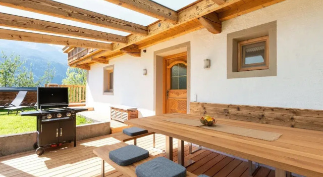 Коттедж Renovated Farmhouse Stoanerbauer With View