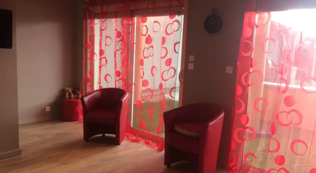 Gîte 2 Pax Les Jardins du Golf, Book Hotel Hotels in Burgundy with a Pool, Swimming Pool