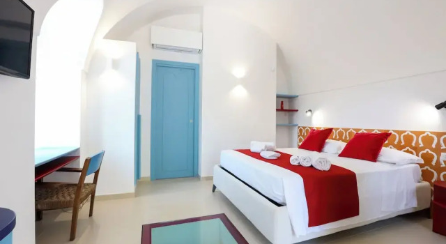 Elegant Villa In Anacapri | Infinity Pool & Design, Book Boutique Boutique Hotels in Capri Island, Boutique