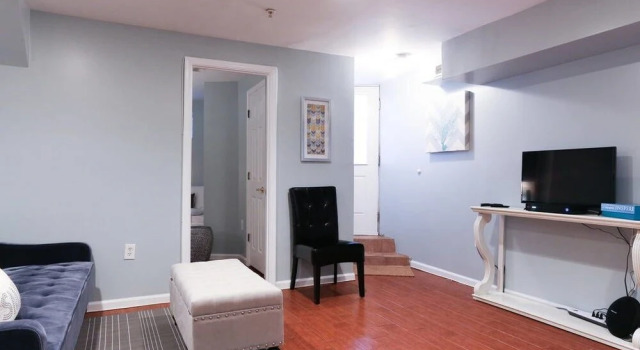 Comfort Awaits at this DC Apartment, Забронировать Апартаменты/квартира Отели Вашингтона с парковкой, рядом с Founders Library, Парковка