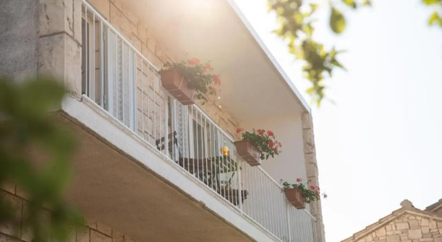 Apartment Nona - Center, 150 meters from the beach, Rezerwuj Apartament Hotele w Split-Dalmatia County z parkingiem, Parking