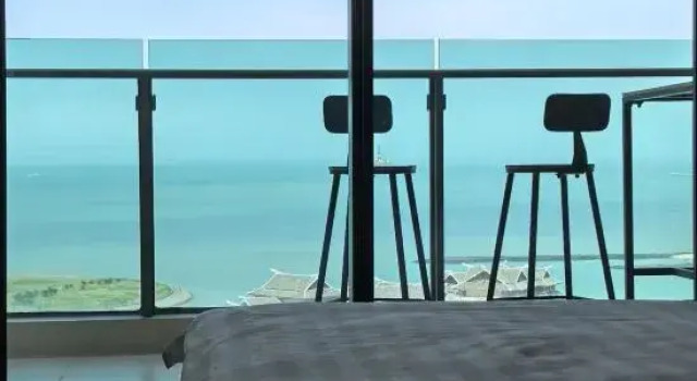 Люкс с 3 комнатами с видом на море Haikou Yuehaiju Homestay