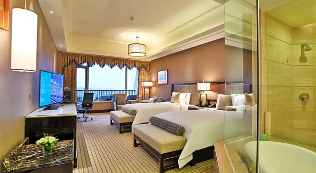 Четырёхместный номер Classic с видом на сад InterContinental Sancha Lake by IHG