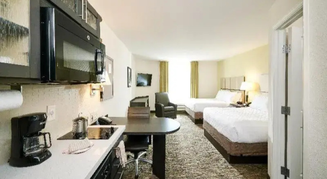 Четырёхместная студия Candlewood Suites Lafayette by IHG
