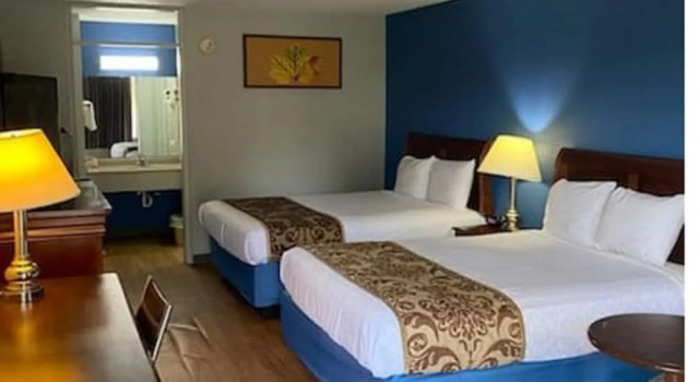 OYO Hotel Battleboro, Забронировать Отель Бэтлборо 