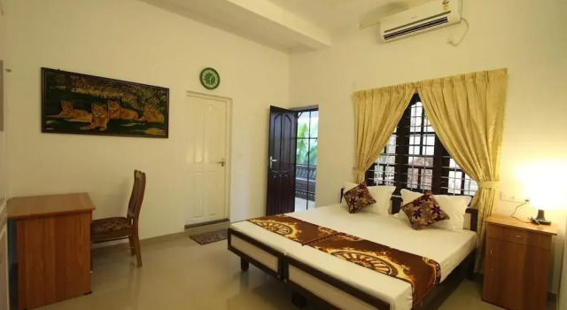 Aarons Home Stay, Varaa Hotelli Hotellit New Delhi pysäköinnillä, Pysäköinti