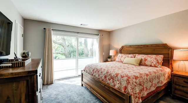 213 Twin Oaks at The Sea Pines Resort, Забронировать Курортный отель Отели Хилтон-Хед-Айленд с парковкой, рядом с Stan Smith Tennis Academy, Парковка