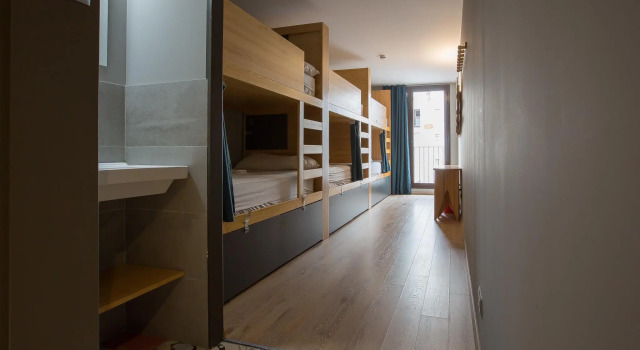Кровать в общем номере (женский номер) Yeah Barcelona Hostel