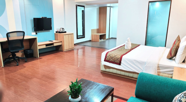 Люкс Luxury The Altruist Wagholi Hotel