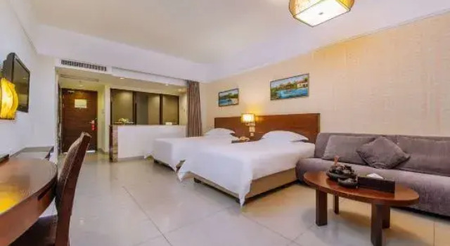 Yuet Hong Bridge Resort Hotel, Rezerwuj Ośrodek wypoczynkowy Hotele w Jiangmen z parkingiem, Parking
