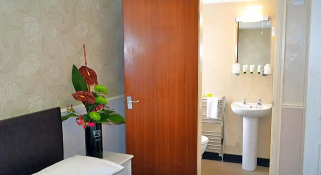 Номер Classic Lyndene Hotel