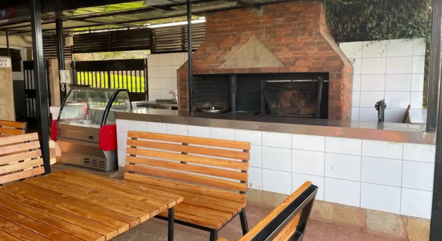 Hotel Vesloni, Đặt Khách sạn Khách sạn 4 sao ở Central, 4*