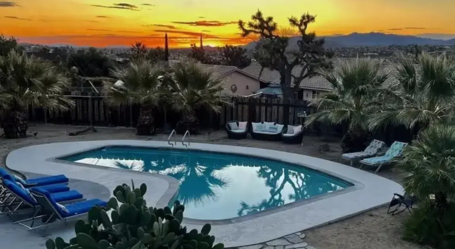 Коттедж Indigo Sky Oasis - Pool & Hot Tub 4 Bedroom Home