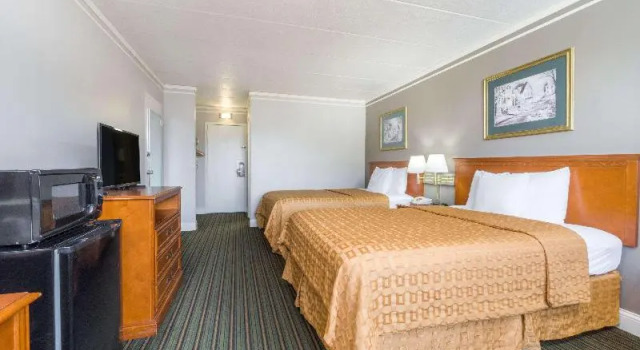 Номер Standard Days Inn by Wyndham Columbus East Airport