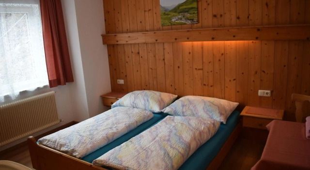 Apart Gertrud, Rezerwuj Hotel Hotele w Tyrol z parkingiem, Parking