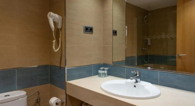 Трёхместный номер Standard Caprici Beach Hotel & Spa