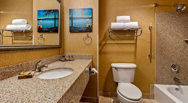 Шестиместный люкс с 2 комнатами Best Western Plus Ponderay Mountain Lodge Sandpoint