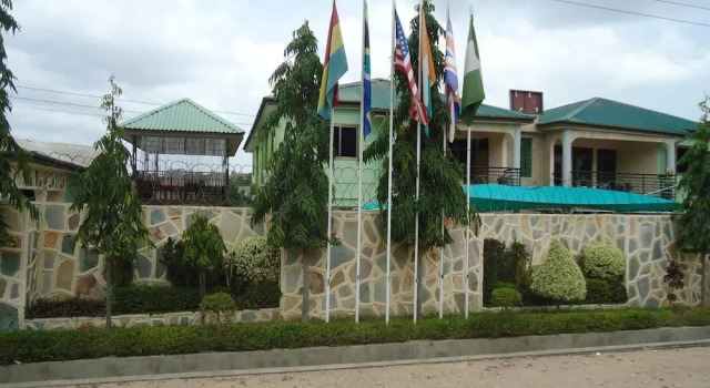 Dokua Royal Hotel, Prenota Hotel Pokuase Greater Accra