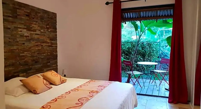 Le Lodge De Dos D'Âne, Брондау Қонақ үй Saint-Denis бассейні бар қонақ үйлер, Жүзу бассейні