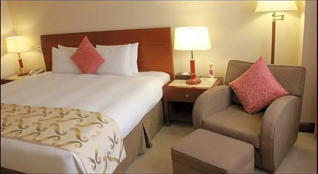 Номер Executive Monarch Plaza Hotel