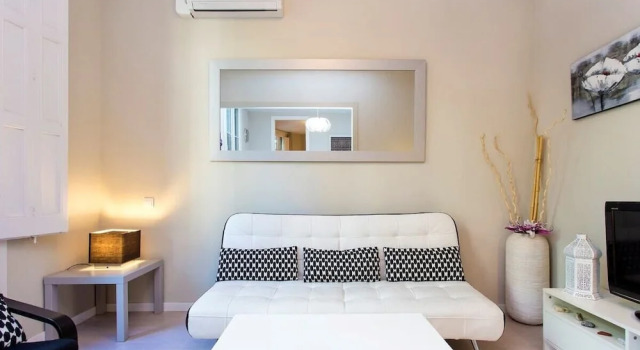 Trendy 3 Bedroom Flat in Central Area, Забронировать Отель Сантс-Монжуик , рядом с Парк скульптур