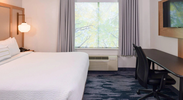Двухместный люкс с одной спальней Executive Fairfield Inn & Suites by Marriott Pittsburgh New Stanton