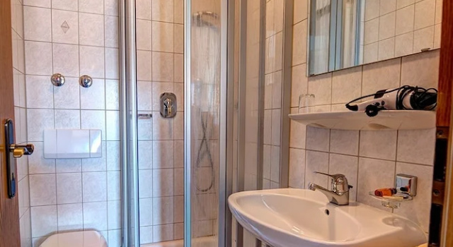Трёхместный номер Standard Hotel Huber
