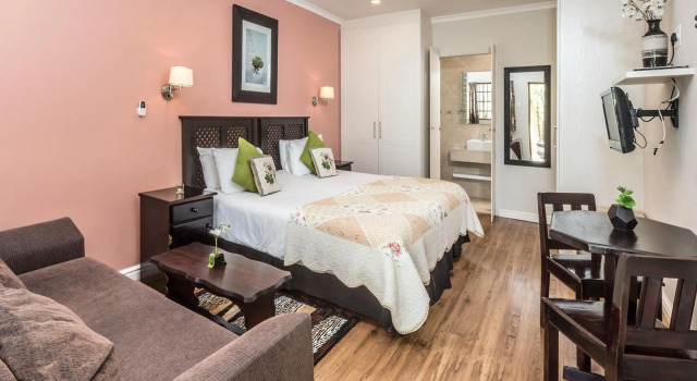 Algoa Guest House Summerstrand, Забронировать Отель Отели и гостиницы Порт-Элизабет, рядом с Humewood Golf Course, Отель