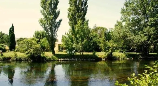Mas Le Pont des Aubes, Забронировать Отель Л'Иль-сюр-ла-Сорг Воклюз, рядом с Provence Golf