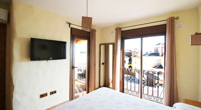 1033 Villa Laura