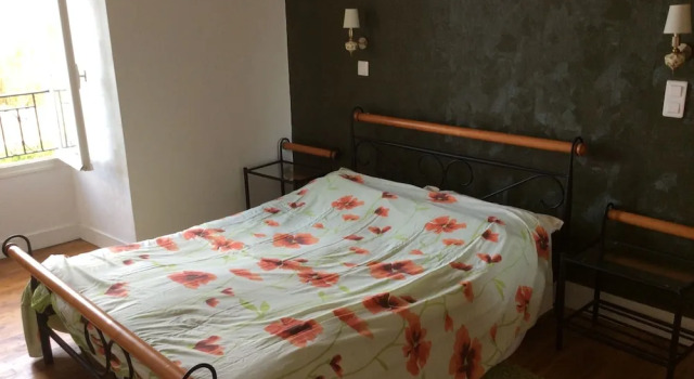Le Petit Bijou, Book Hotel Hoteller i Saint-Fraigne med parkering, Parkering