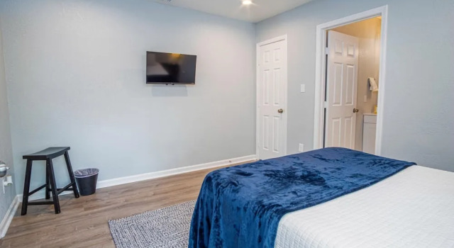 Коттедж с 3 комнатами Charming 3br/1ba Close to Vibrant Downtown
