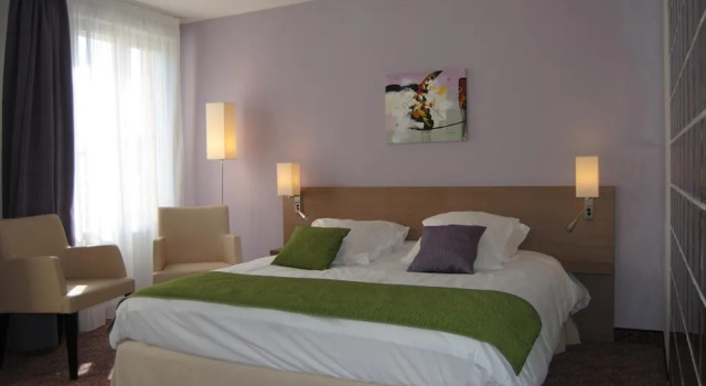 Номер Comfort Brit Hotel Châteaudun