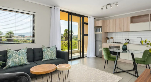 Апартаменты Grand с балконом Waters Edge 109