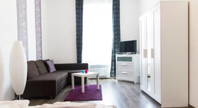 Bright 2br&Ac Apt at Astoria, Забронировать Отель Будапешт Центральная Венгрия, рядом с Станция метро Vorosmarty Square