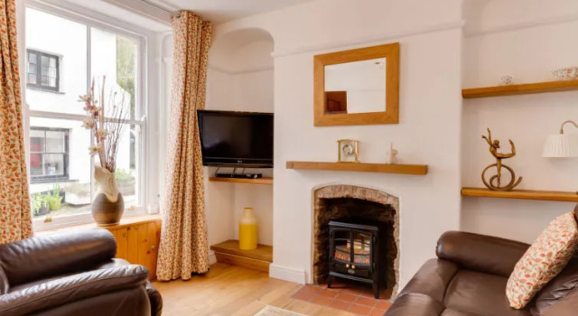 Holiday Home Violet, Book Vacation Home Looe Cornwall, near Samphire Beach