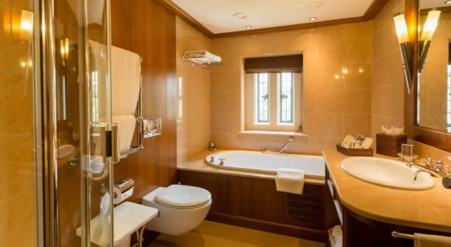 Двухместный номер Superior Whatley Manor