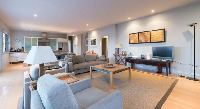 Sea Breeze Lodge, Rezerwuj Hotel Hotele w Auckland Region z parkingiem, Parking
